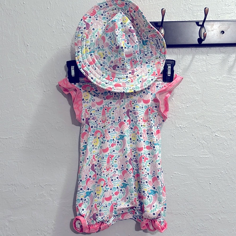 🆕 Flap Happy Beach Set Romper and Hat - 24M - NWT